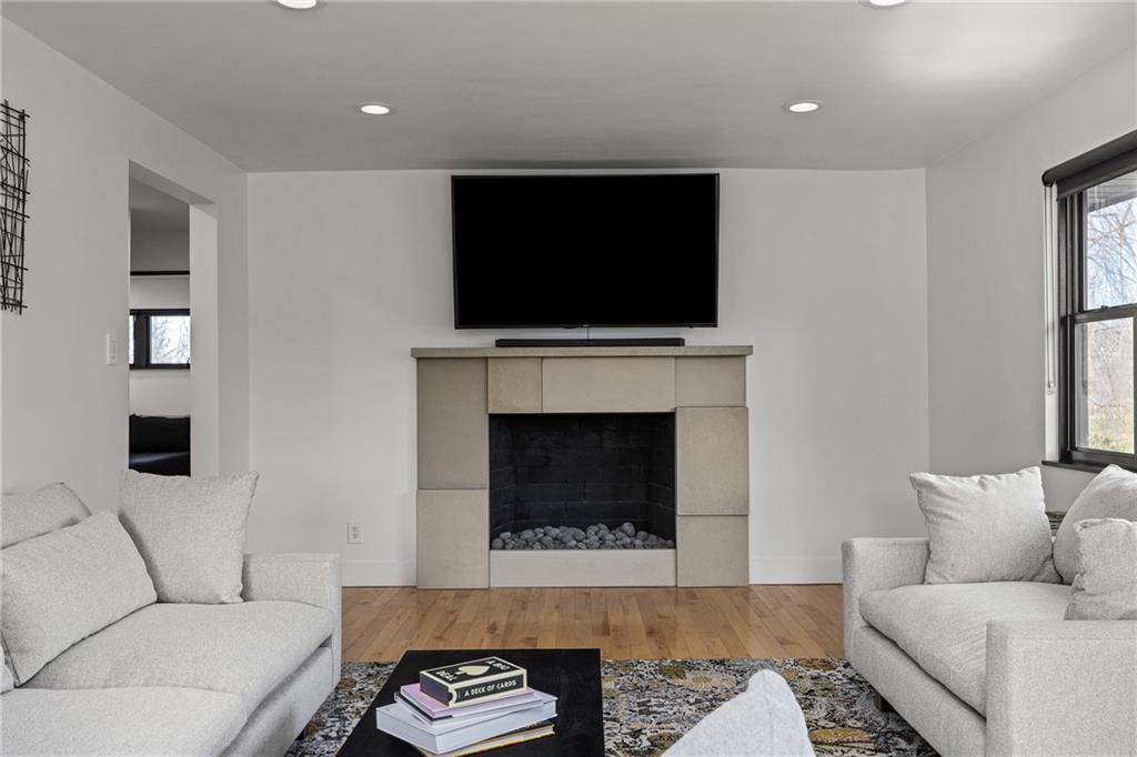 8 Robin Road McKees Rocks, PA 15136 - Photo 6 of 50 Gallery Image 6