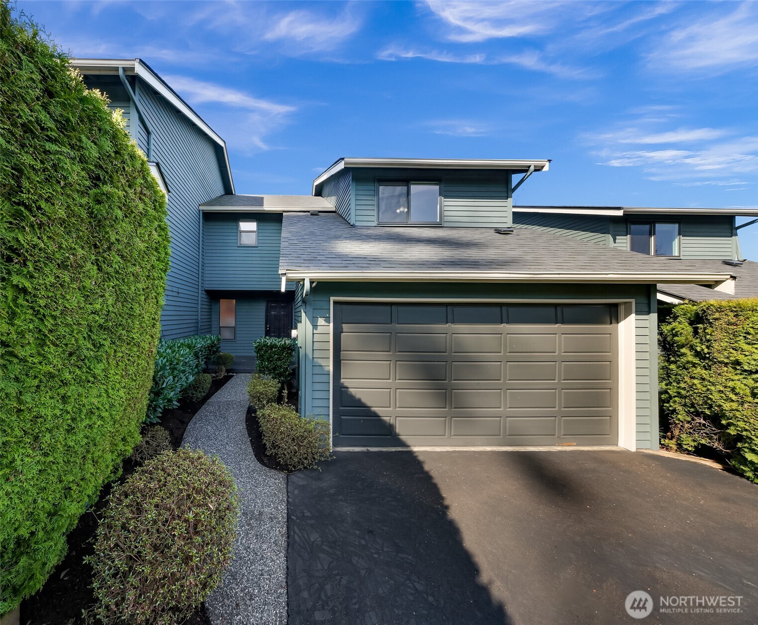 3500 Ridgemont Way, Unit 3 Bellingham, WA 98229 - Photo 2 of 39 a front view of a house with a yard