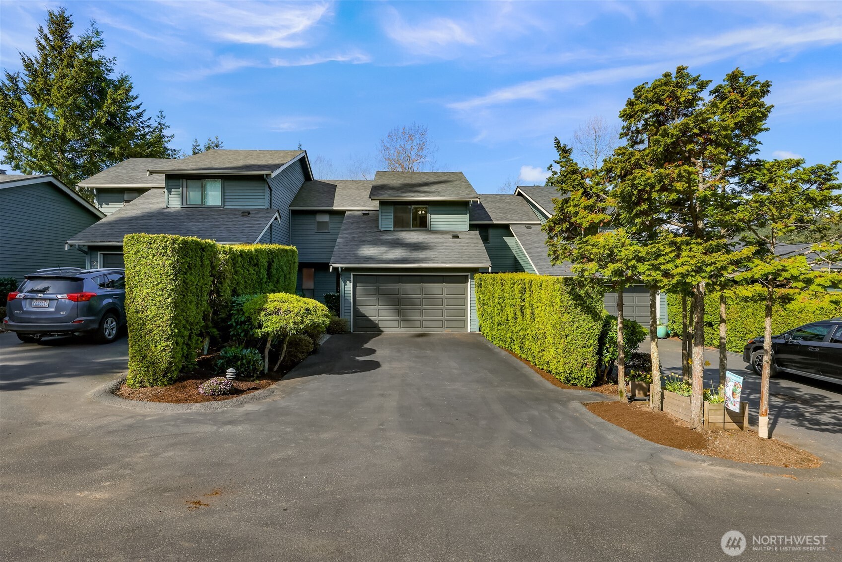 3500 Ridgemont Way, Unit 3 Bellingham, WA 98229 - Photo 3 of 39 a front view of a house with a garden