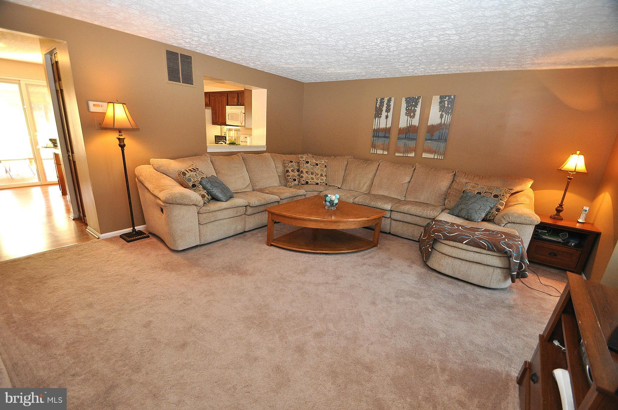10 Greenleaf Road Baltimore, MD 21234 - Photo 3 of 30 Living Room