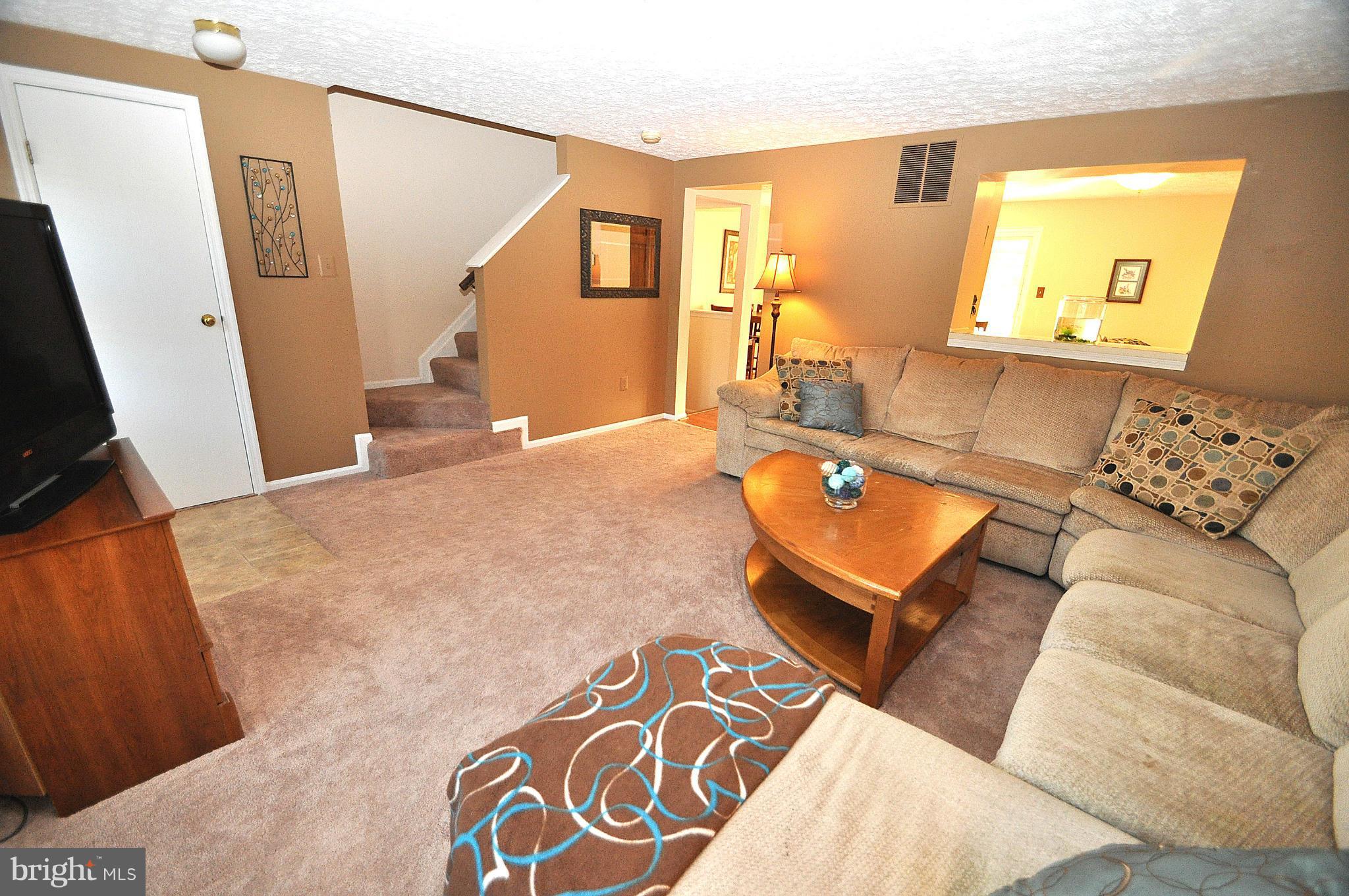10 Greenleaf Road Baltimore, MD 21234 - Photo 5 of 30 Living Room