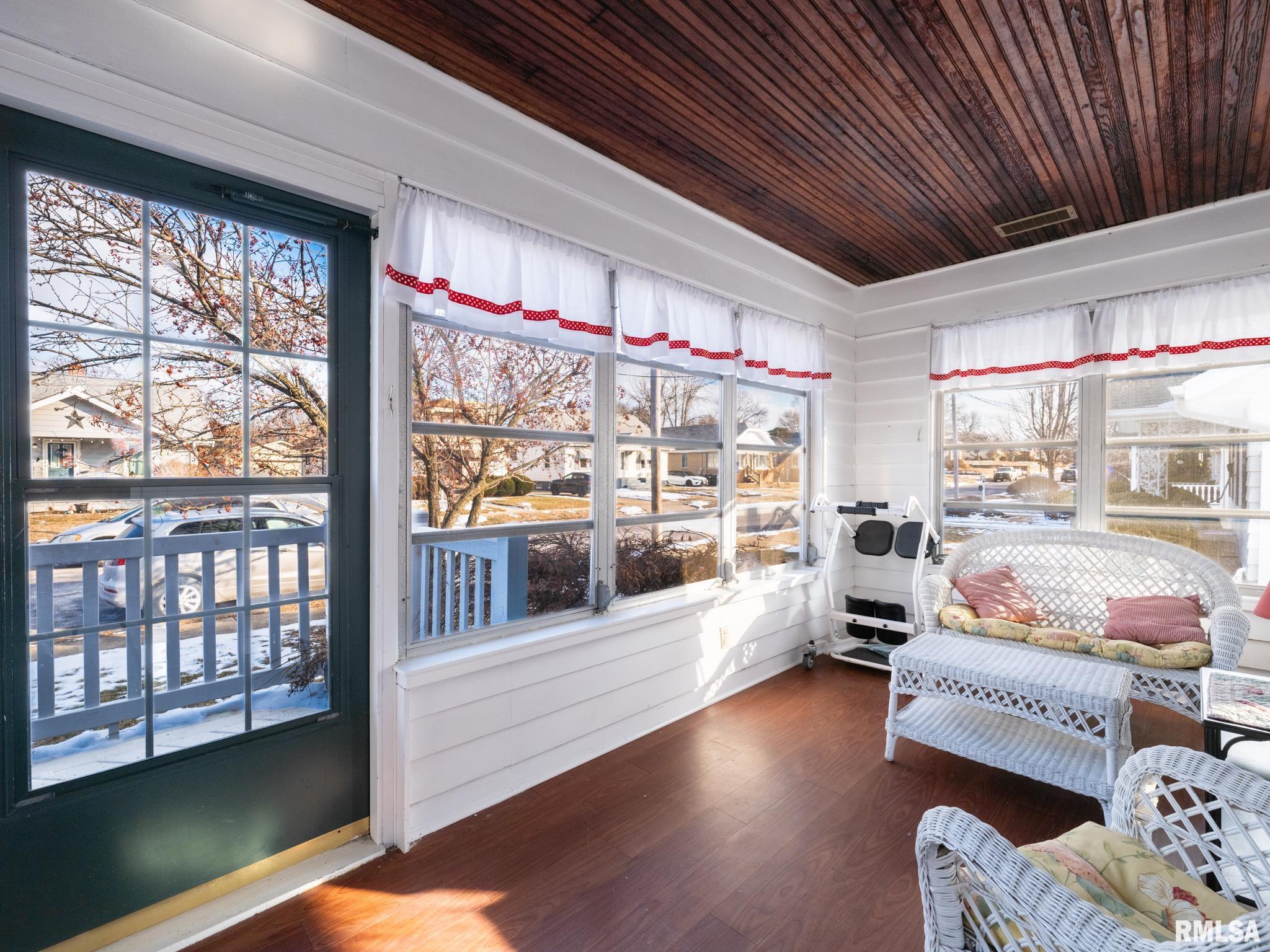 1111 South 6th Street Pekin, IL 61554 - Photo 2 of 53