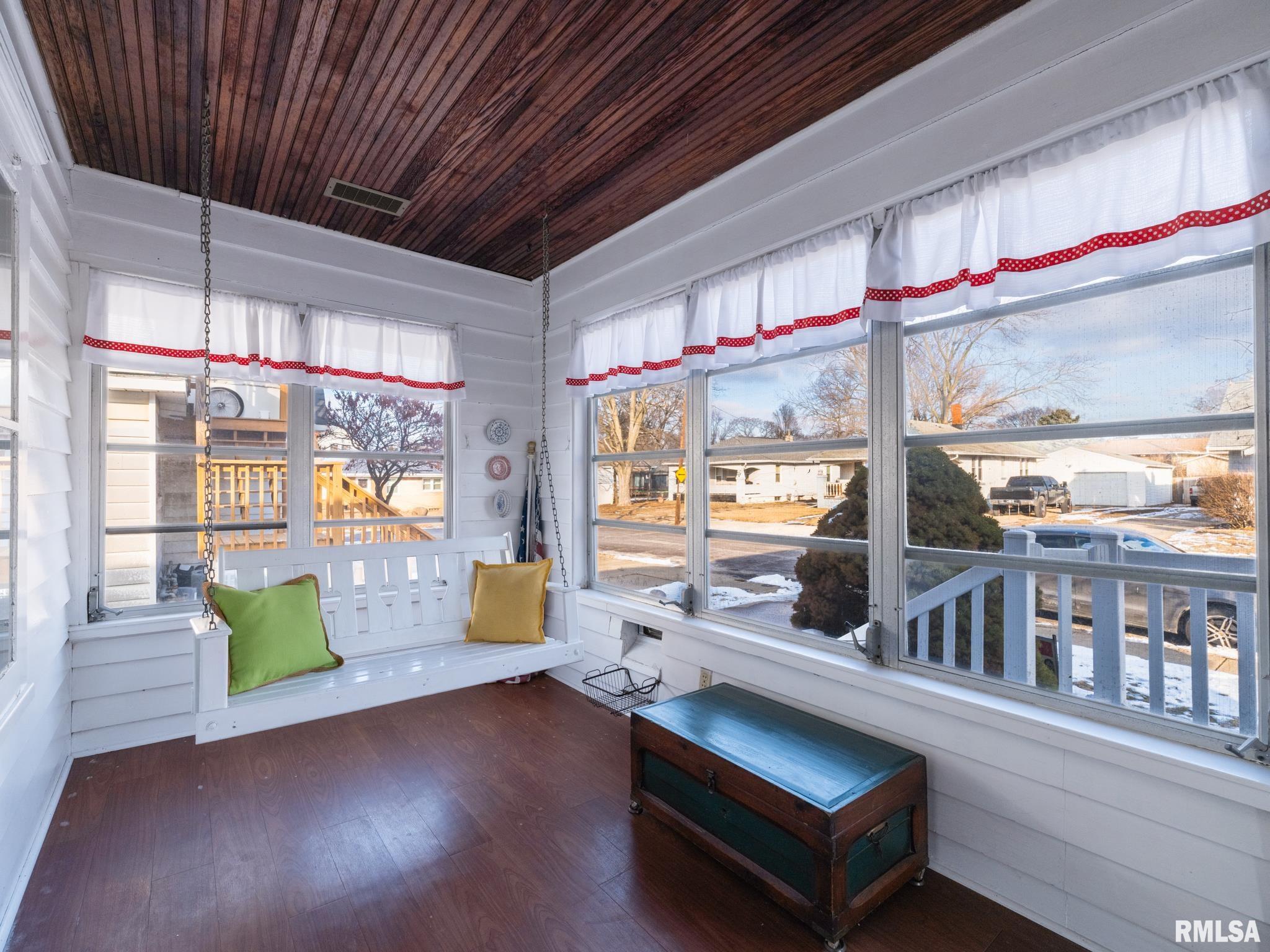 1111 South 6th Street Pekin, IL 61554 - Photo 3 of 53