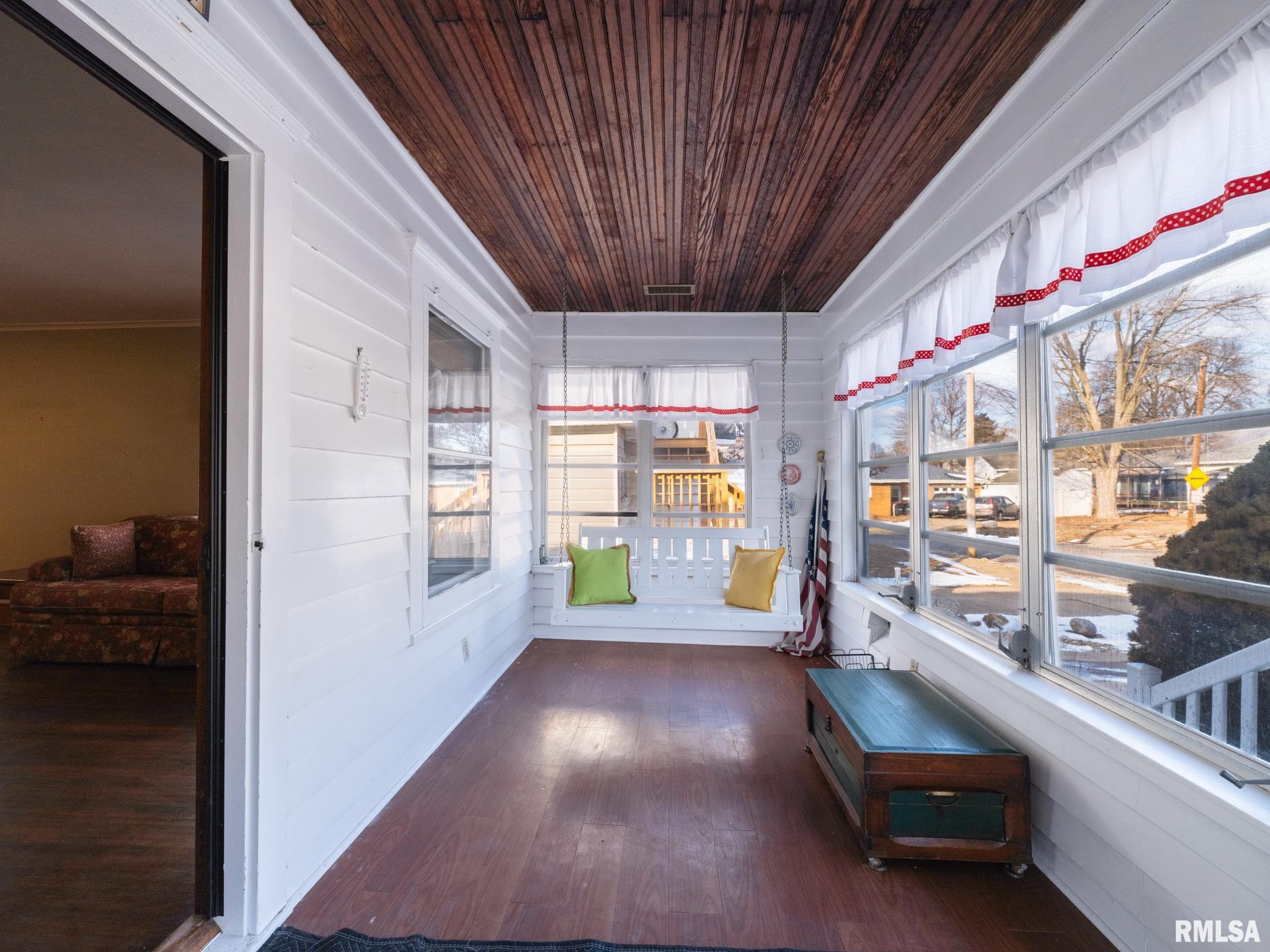 1111 South 6th Street Pekin, IL 61554 - Photo 4 of 53