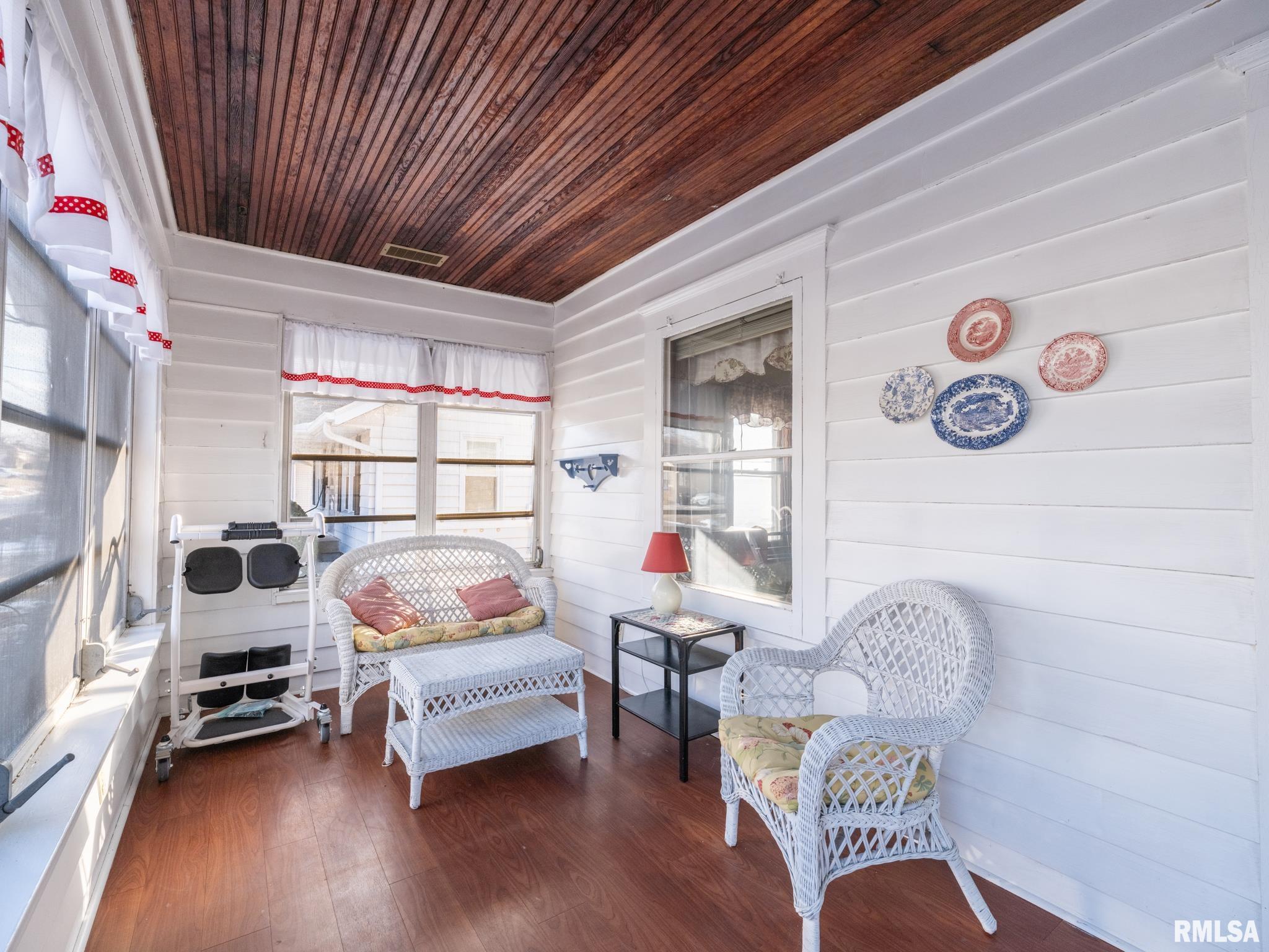 1111 South 6th Street Pekin, IL 61554 - Photo 6 of 53