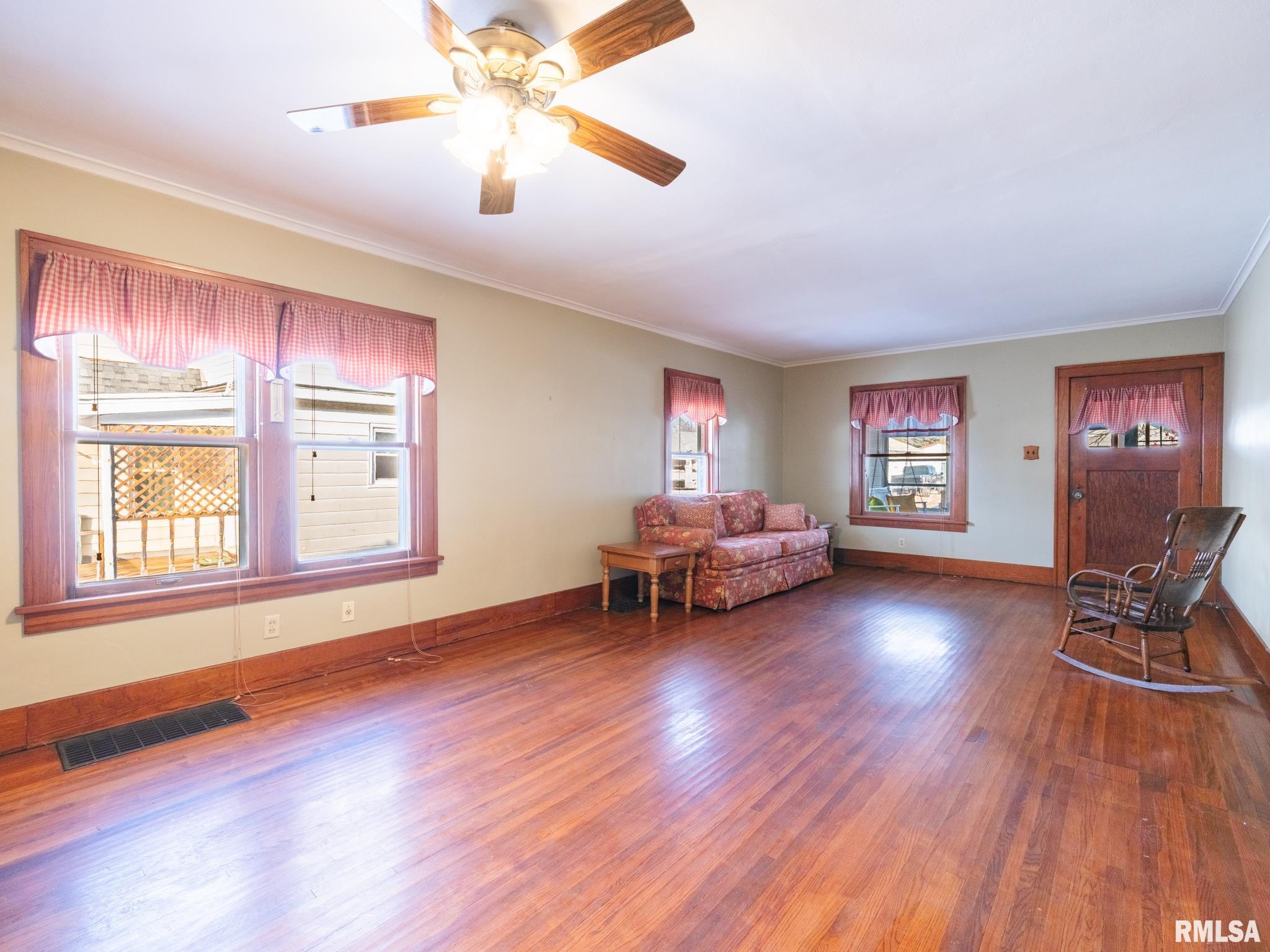 1111 South 6th Street Pekin, IL 61554 - Photo 9 of 53