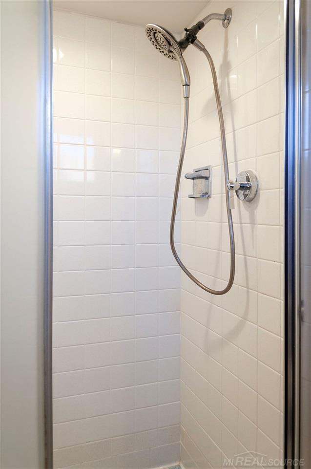 805 Canterbury Road Grosse Pointe Woods, MI 48236 - Photo 31 of 41