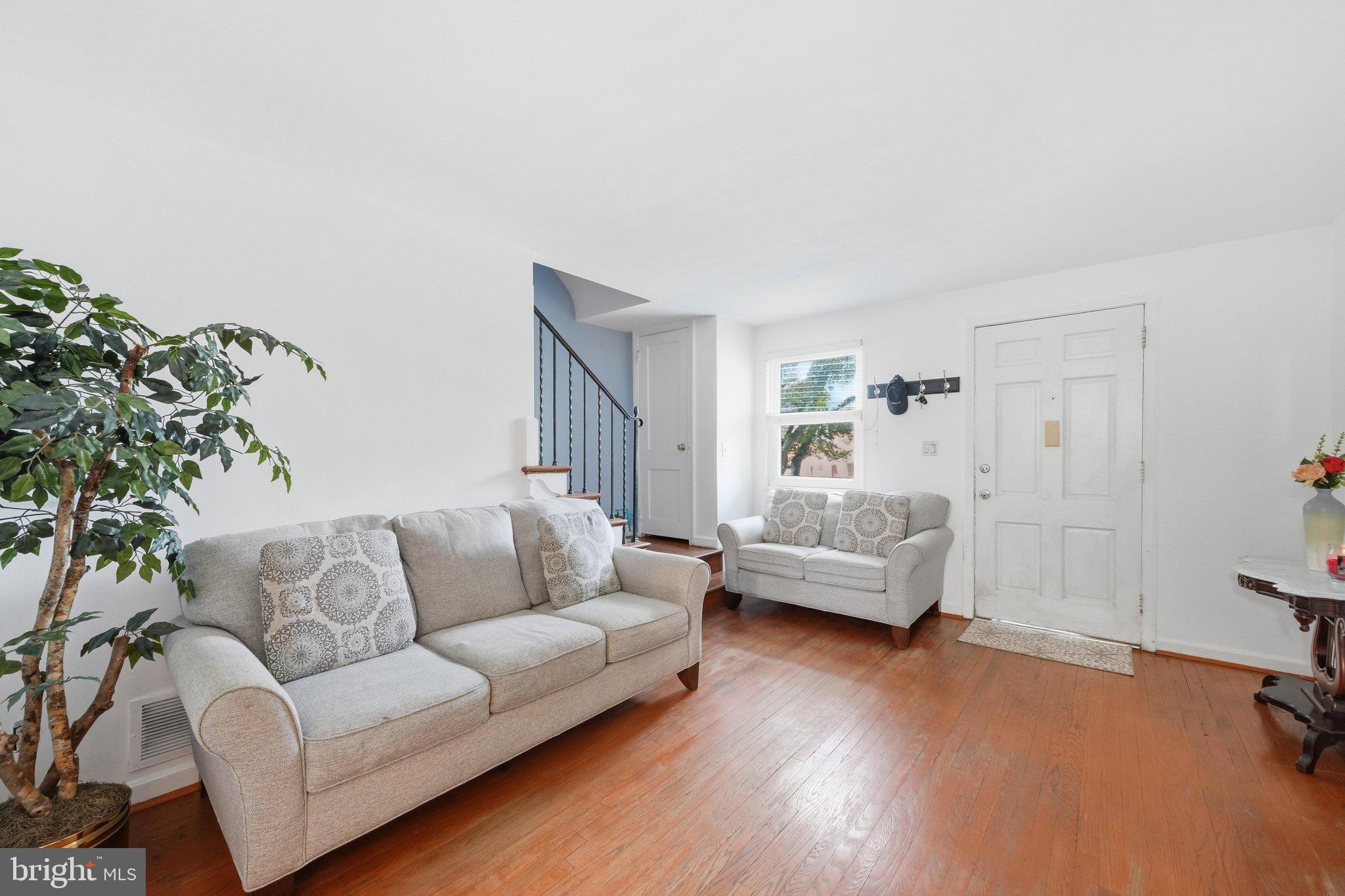11931 Centerhill Street Silver Spring, MD 20902 - Photo 4 of 45