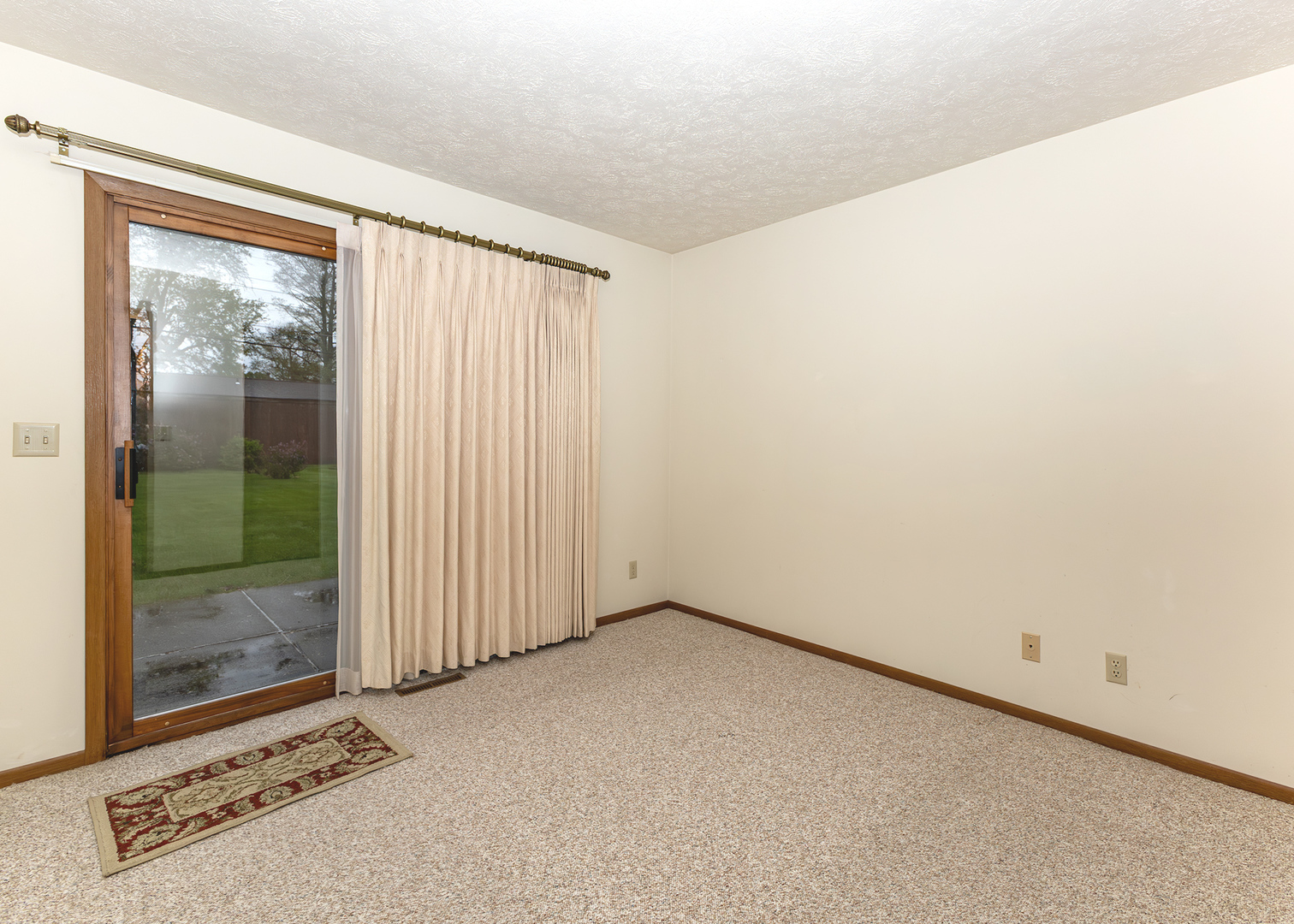 4237 26th Avenue, Unit 1 Moline, IL 61265 - Photo 13 of 18 an empty room with sliding door