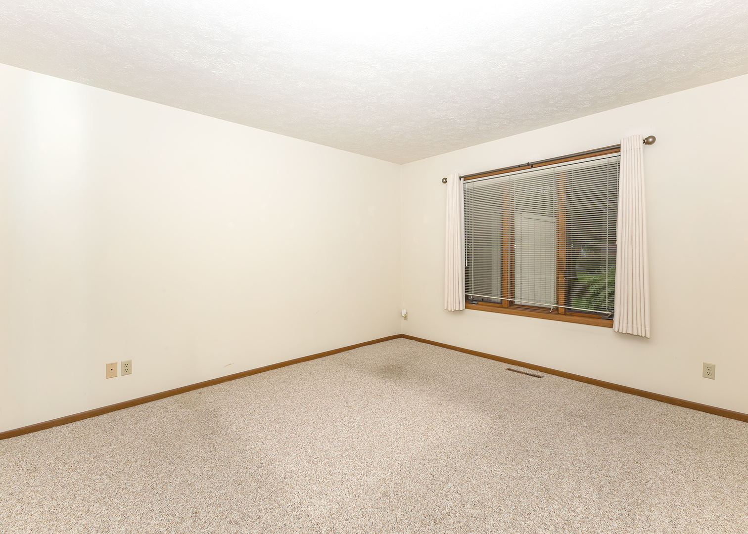 4237 26th Avenue, Unit 1 Moline, IL 61265 - Photo 16 of 18 a view of an empty room