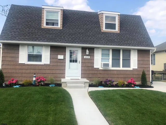 a front view of house with yard
