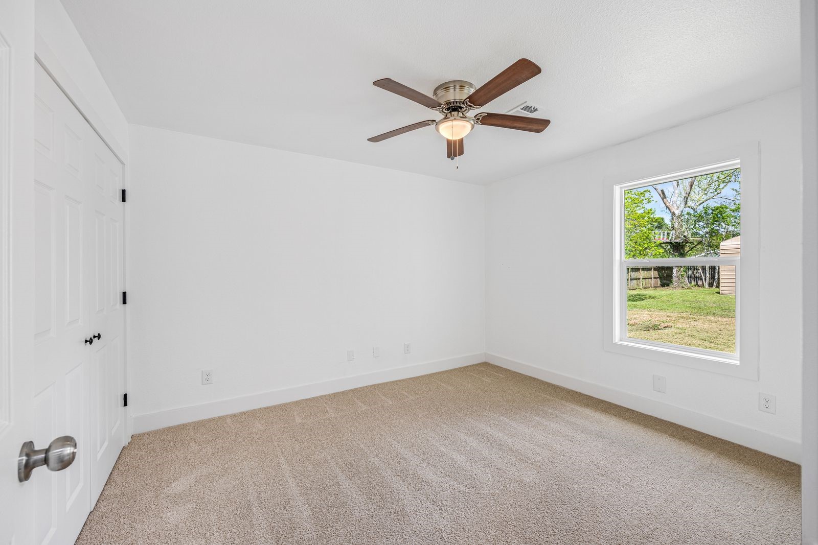 1214 Main Street Alvin, TX 77511 - Photo 14 of 26 an empty room with a window and a fan