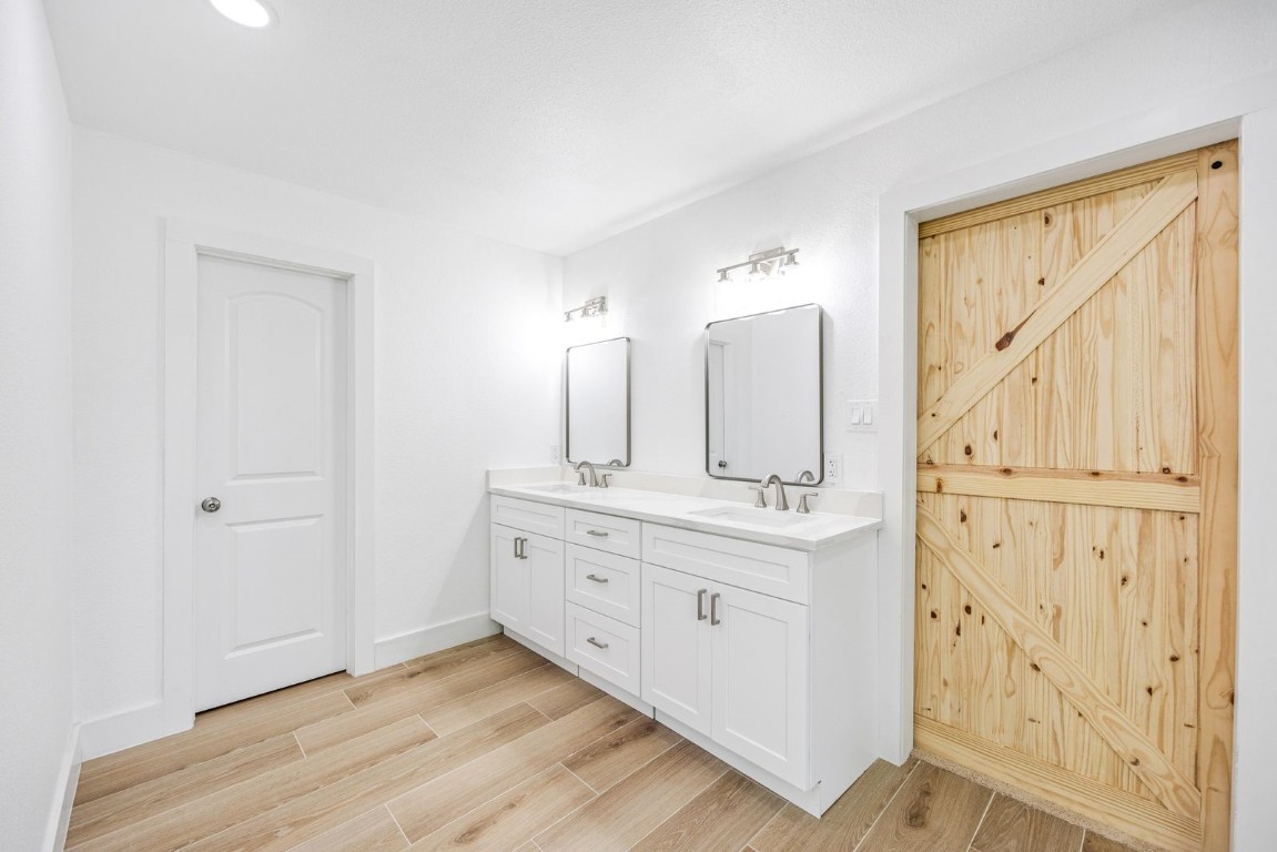 1214 Main Street Alvin, TX 77511 - Photo 24 of 37 Ample spacious for additional vanity or shelves