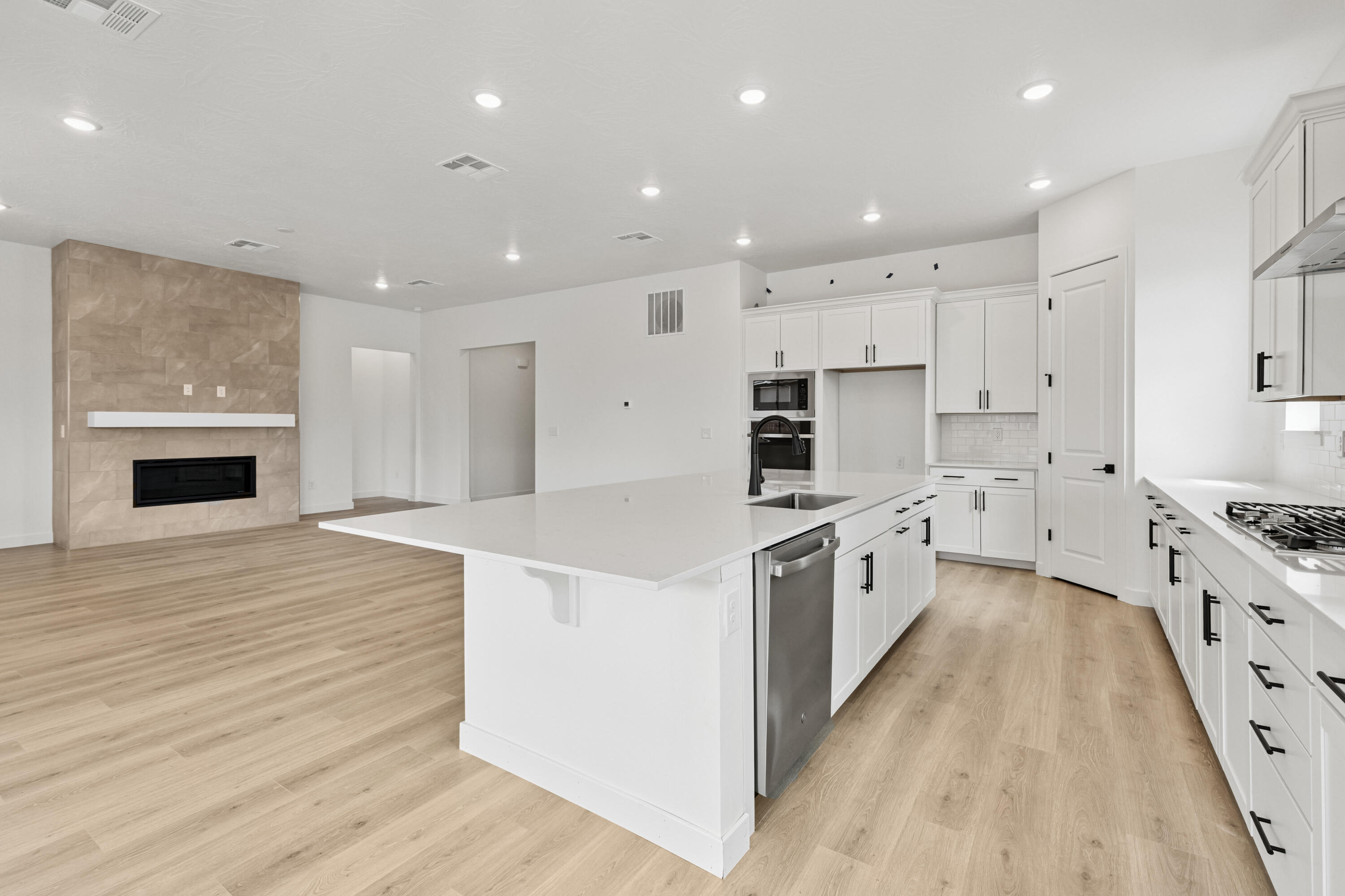 673 South 230 West, Unit LOT 9) Ivins, UT 84738 - Photo 11 of 27 VE9 Great room 1