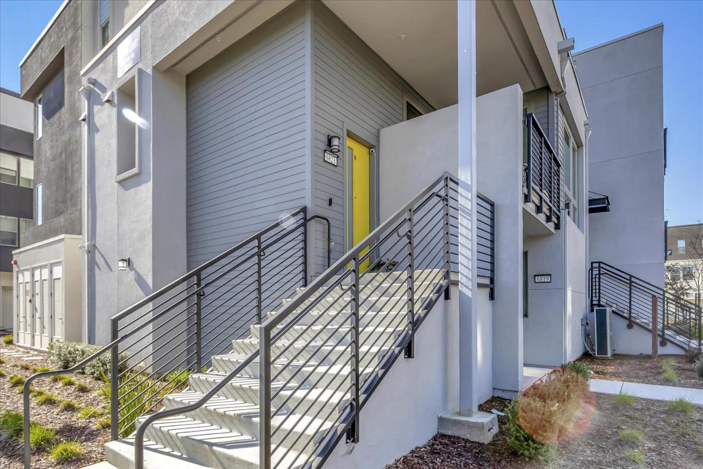 6823 Vector Court San Jose, CA 95119 - Photo 4 of 51 a view of balcony