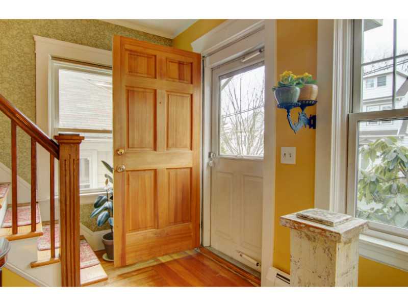98 Overhill Road Providence, RI 02906 - Photo 2 of 25 Entry.