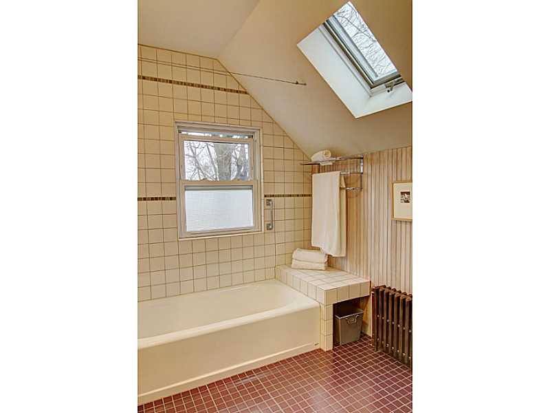 98 Overhill Road Providence, RI 02906 - Photo 21 of 25 Bathroom.