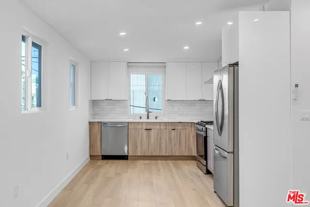 $2,495 | 5413 1/2 Troost Avenue, Valley Village, CA 91601