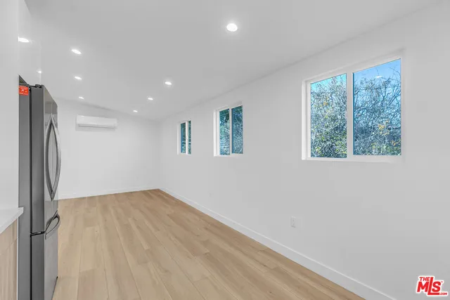 $2,495 | 5413 1/2 Troost Avenue, Valley Village, CA 91601