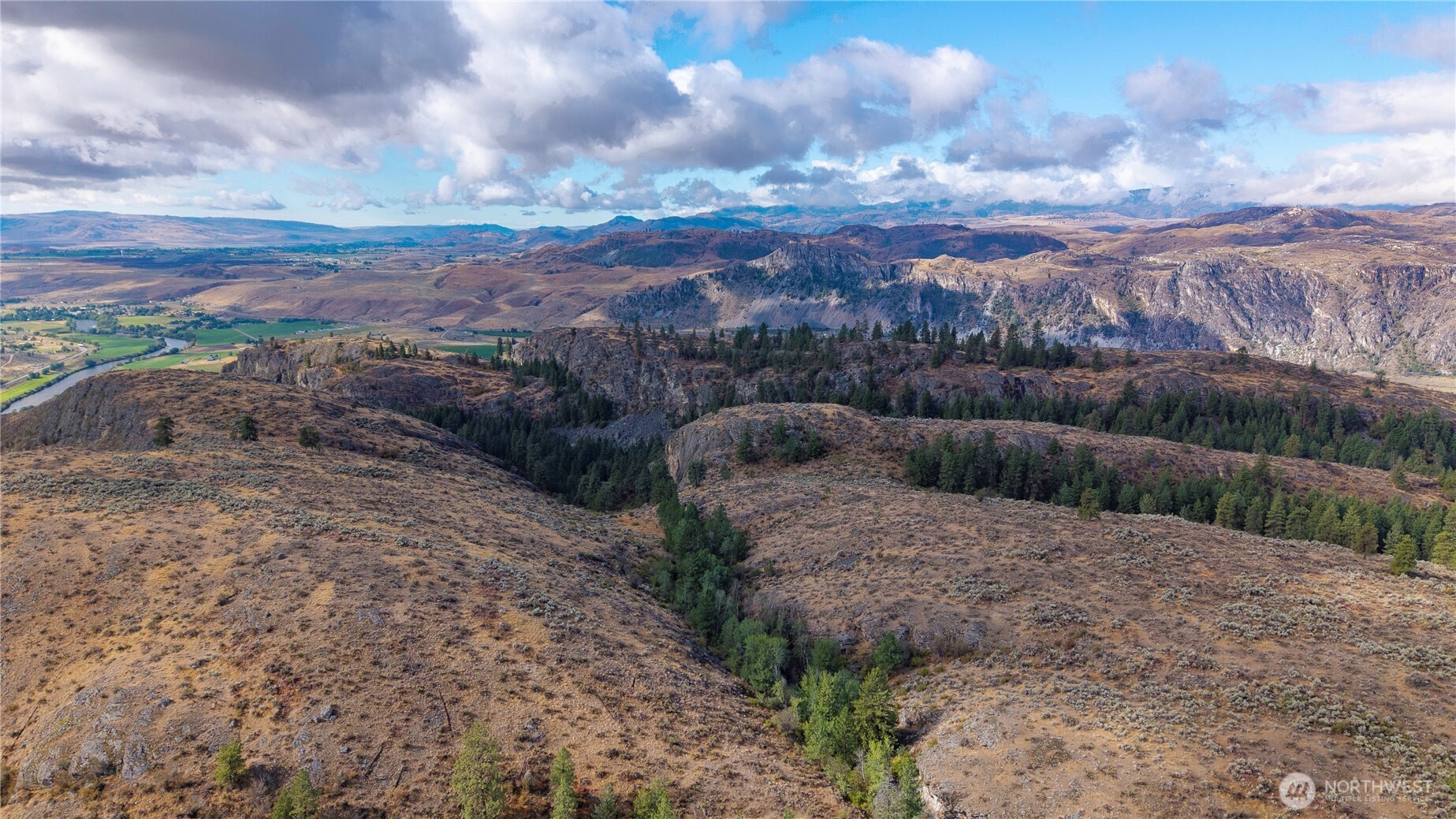 0 Tbd Pharr Out - 9 Way Riverside, WA 98849 - Photo 4 of 8 a view of a backyard with green space