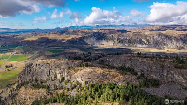 a view of a backyard of the house