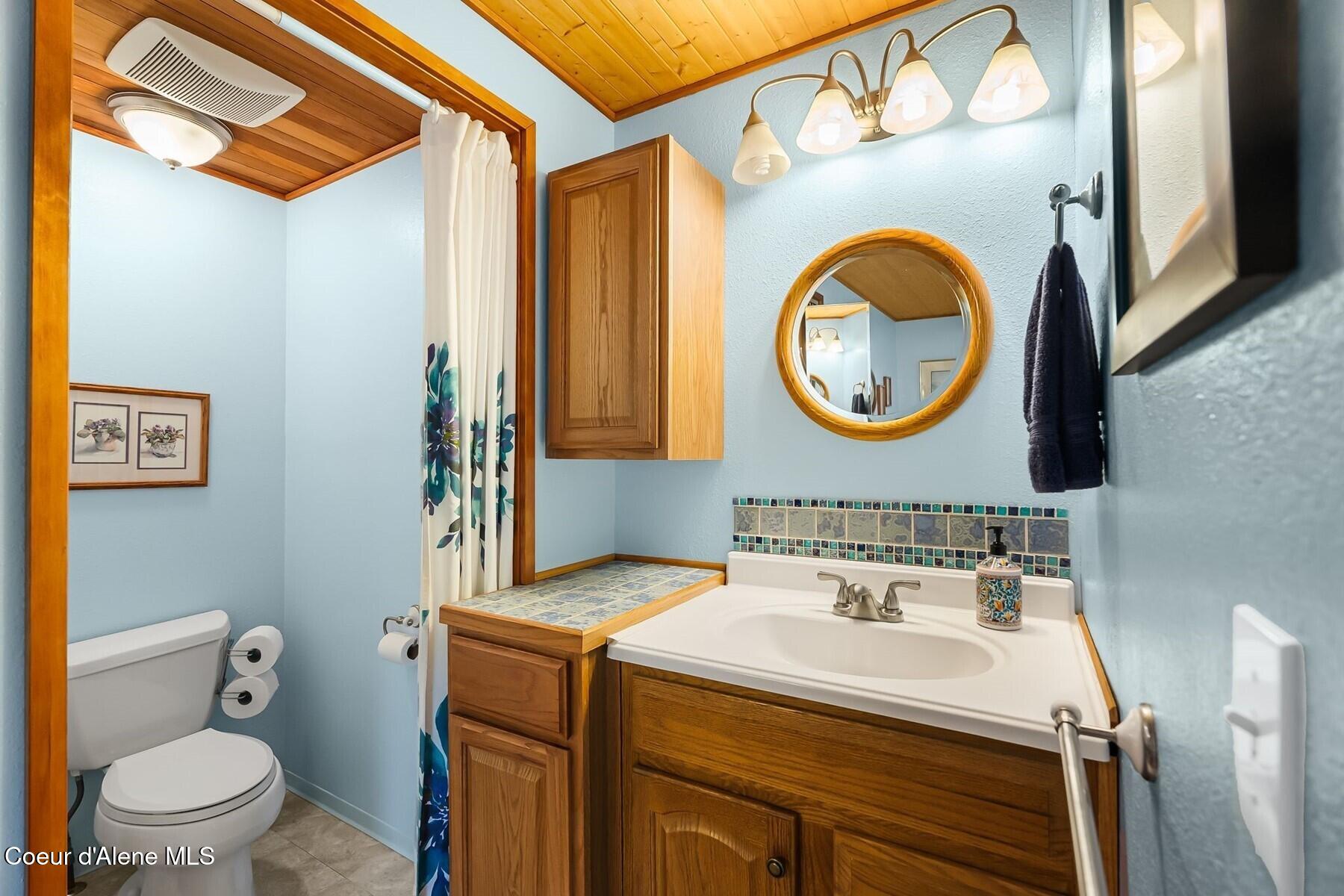 446 Hummingbird Drive Sandpoint, ID 83864 - Photo 47 of 95 Bathroom