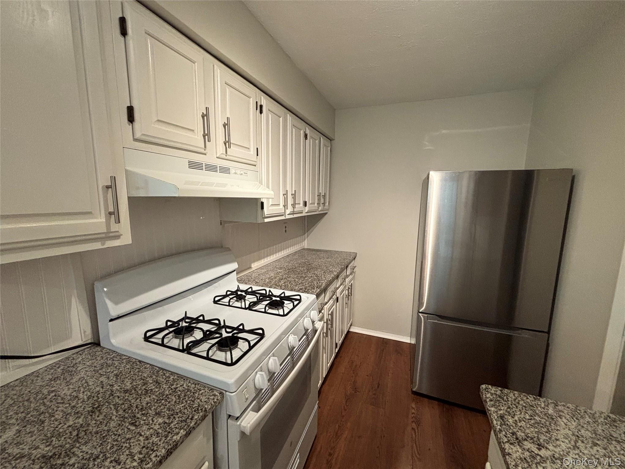6 Colonial Road, Unit 80 Beacon, NY 12508 - Photo 2 of 13
