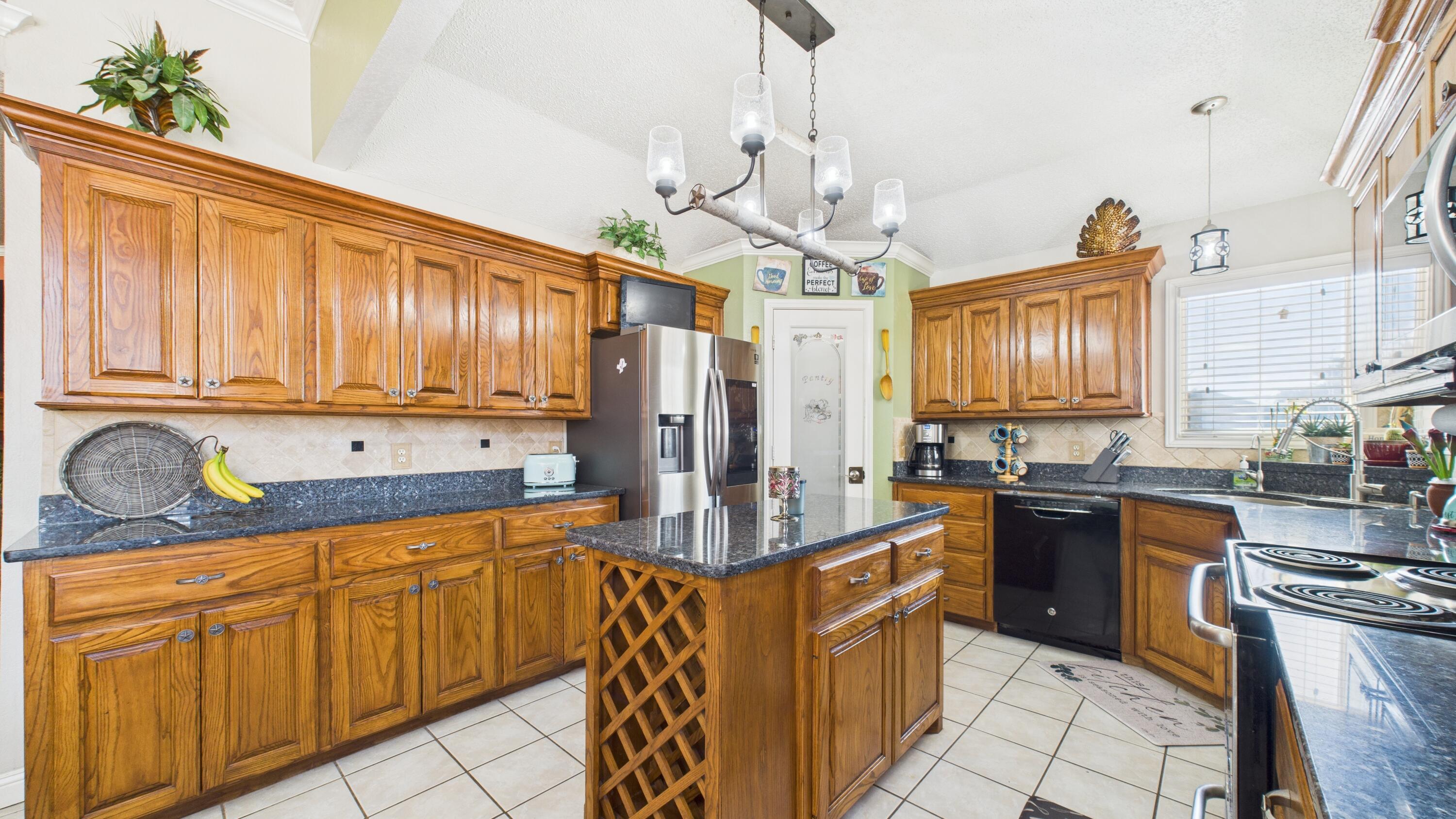 2909 146th Street Lubbock, TX 79423 - Photo 3 of 76 2909-146th-St_Lubbock-TX_26_Kitchen