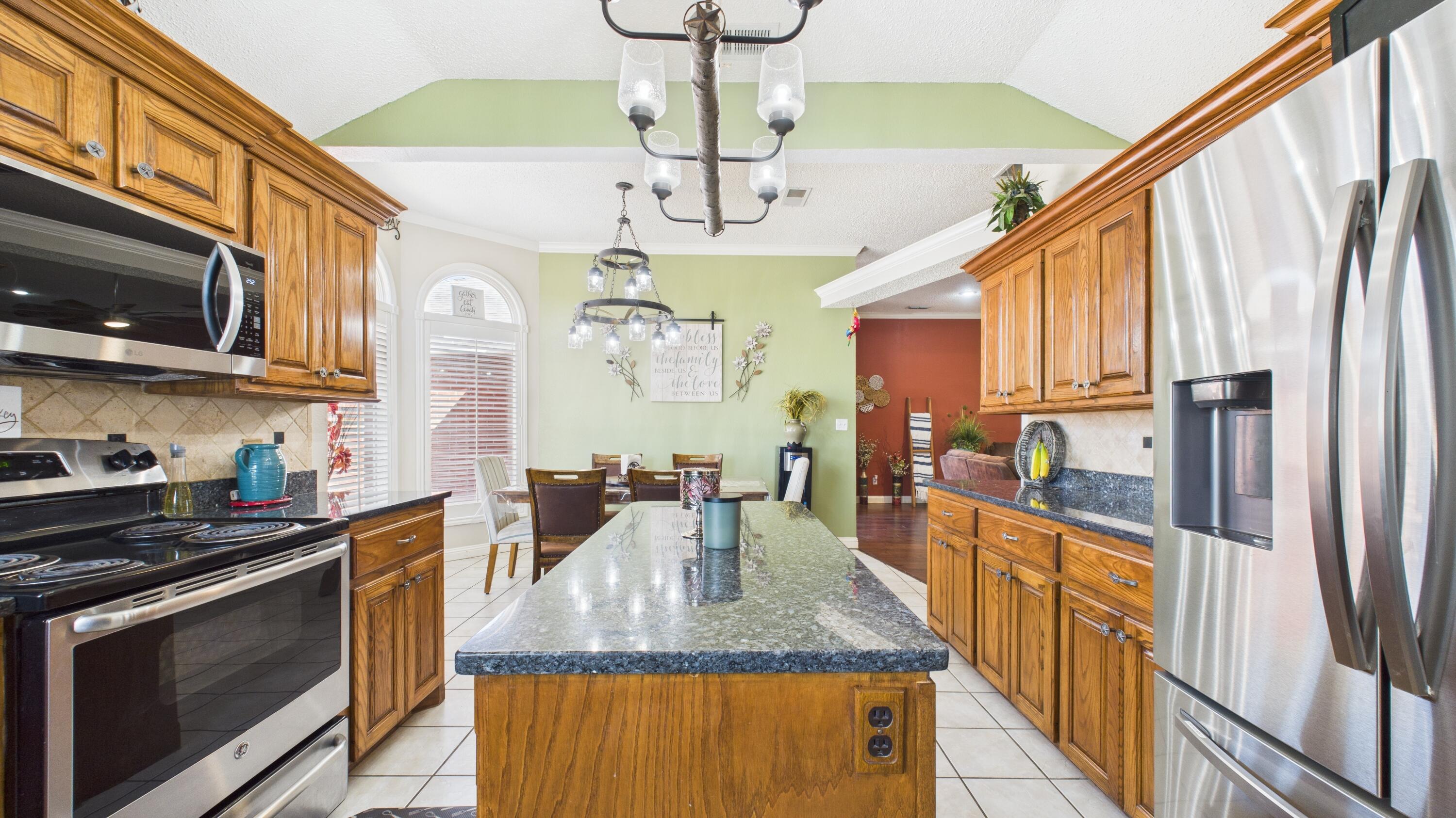 2909 146th Street Lubbock, TX 79423 - Photo 31 of 76 2909-146th-St_Lubbock-TX_33_Kitchen
