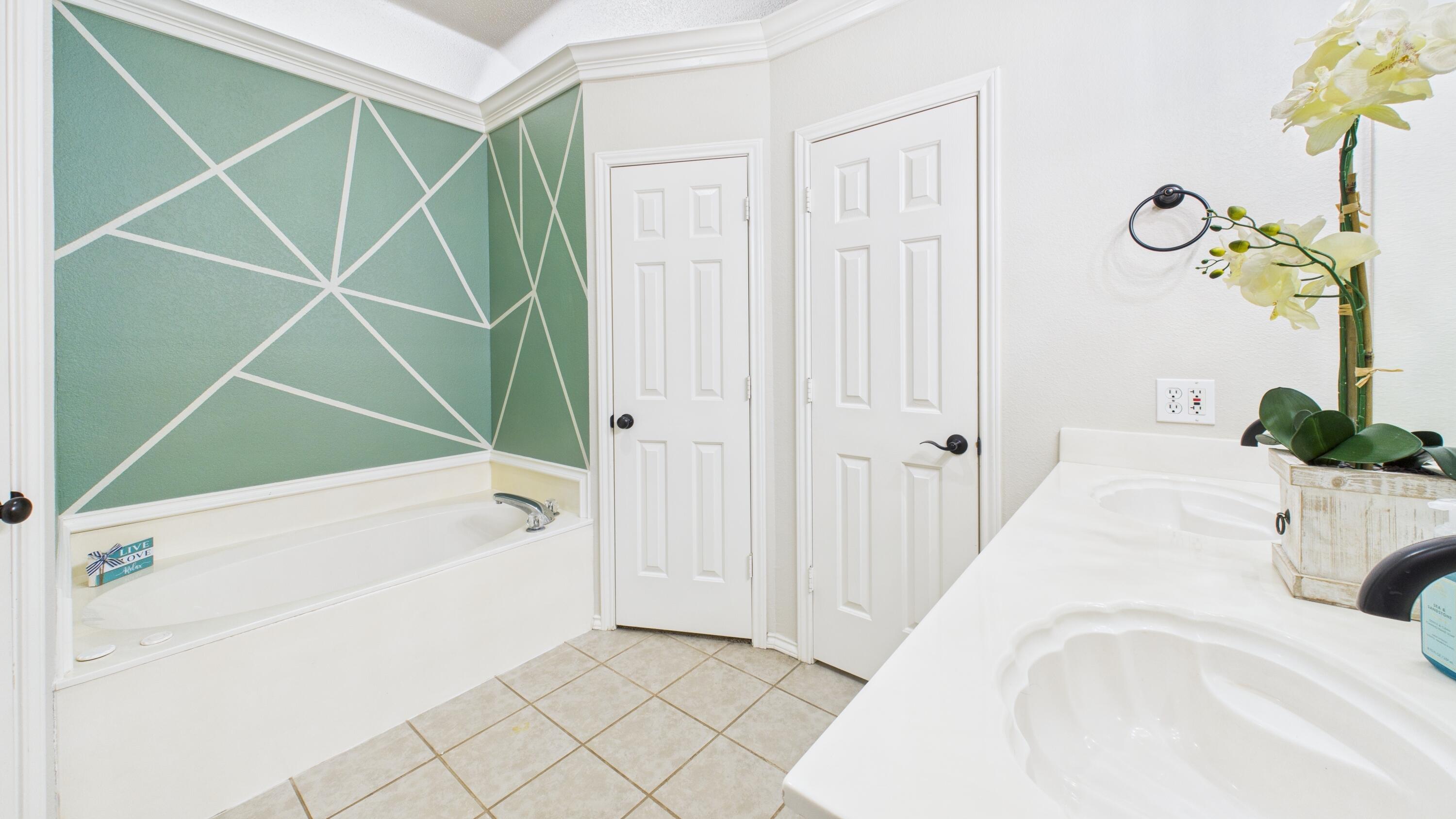 2909 146th Street Lubbock, TX 79423 - Photo 37 of 76 2909-146th-St_Lubbock-TX_45_Primary-Bath