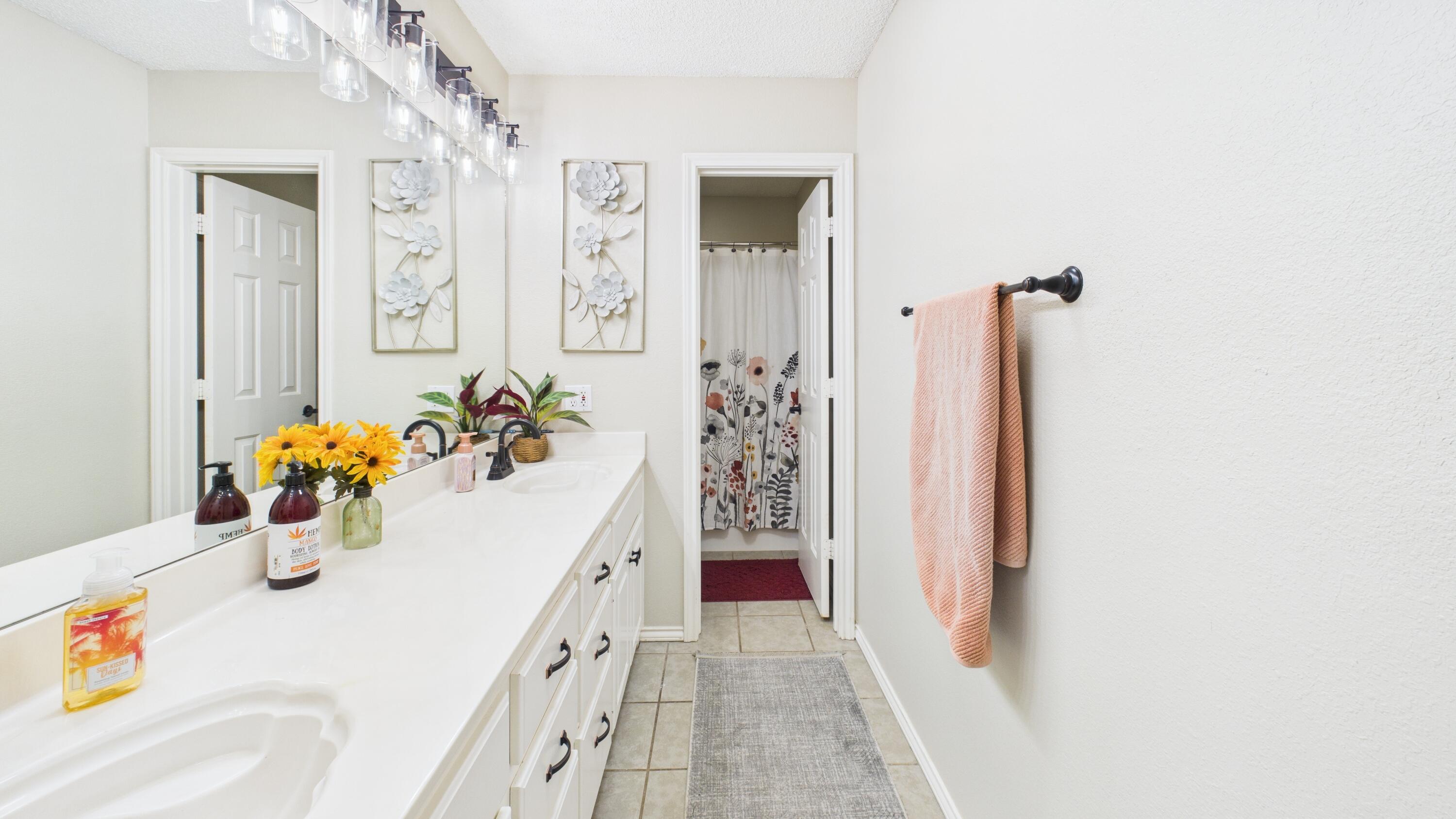 2909 146th Street Lubbock, TX 79423 - Photo 49 of 76 2909-146th-St_Lubbock-TX_57_Bathroom-2