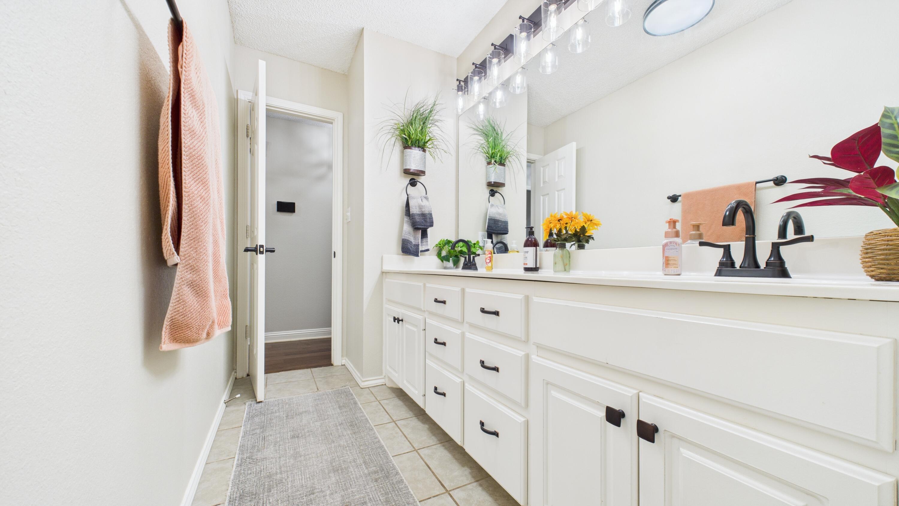 2909 146th Street Lubbock, TX 79423 - Photo 51 of 76 2909-146th-St_Lubbock-TX_59_Bathroom-2