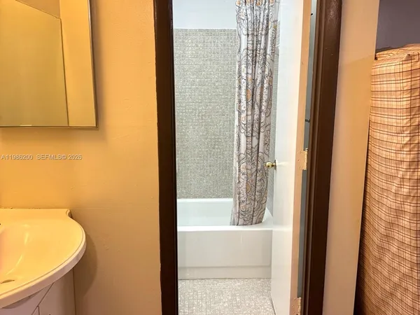 $1,600 | 6870 Royal Palm Boulevard, Unit 117M, Margate, FL 33063