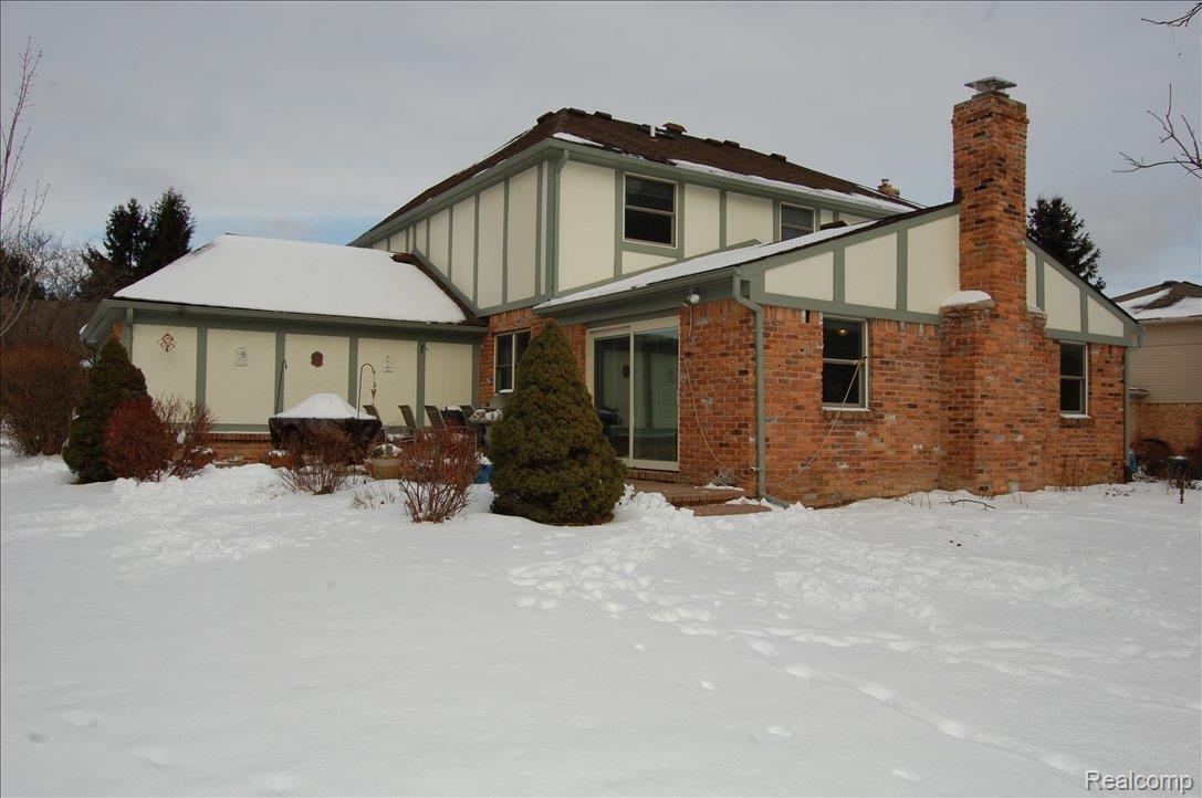 2251 Chippenham Chase Rochester, MI 48306 - Photo 20 of 22 VT Rear Close.jpg