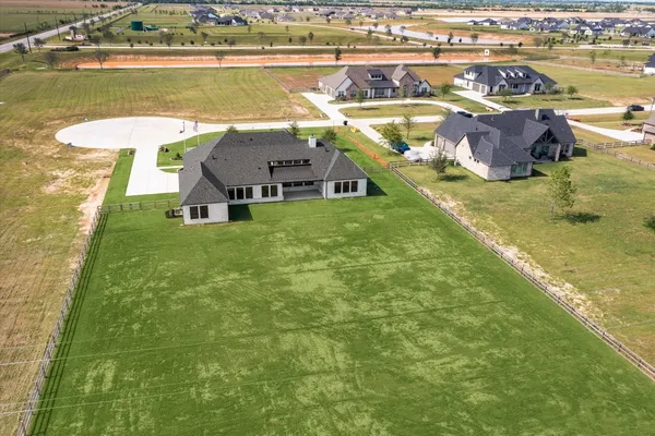 $979,900 | 1027 Lake Breeze Drive, Waller, TX 77484