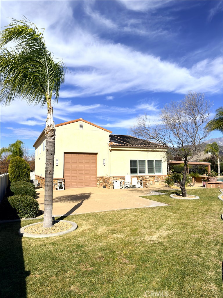 923 Union Street Cherry Valley, CA 92223 - Photo 40 of 68 a swimming pool with outdoor seating and yard