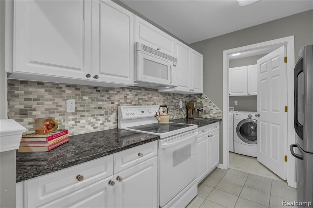 3695 Oakmonte Boulevard Rochester, MI 48306 - Photo 8 of 15