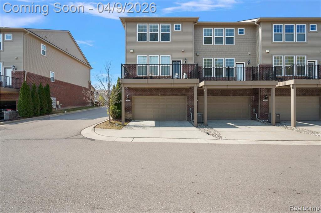 2877 Hartwick Drive Rochester, MI 48307 - Photo 4 of 44