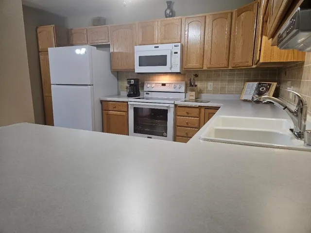$272,500 | 720 Wood River Court, Unit 4, West Bend, WI 53095