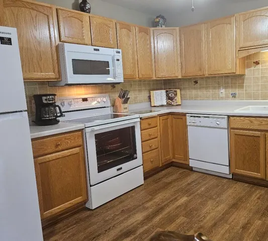 $272,500 | 720 Wood River Court, Unit 4, West Bend, WI 53095