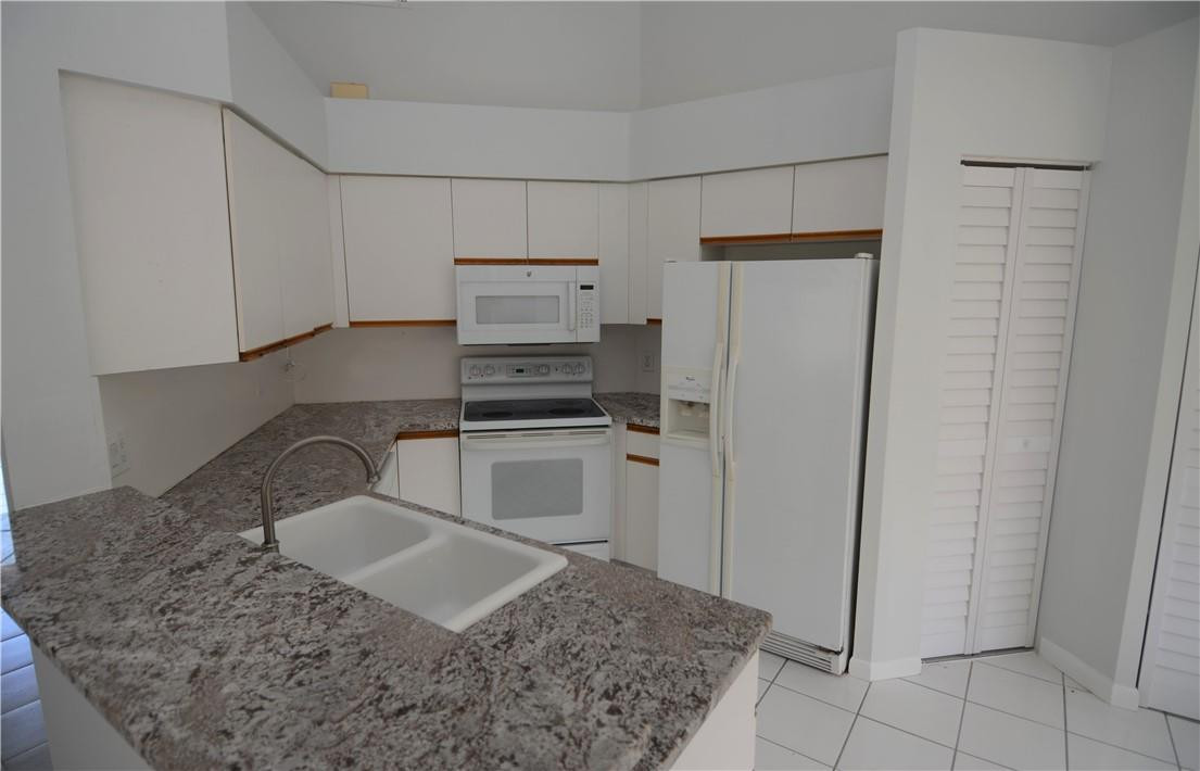 547 Bridgeton Road Weston, FL 33326 - Photo 6 of 24 Photo 6