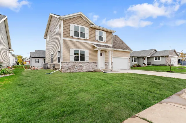 $474,900 | 1508 Dahlia, Stoughton, WI 53589