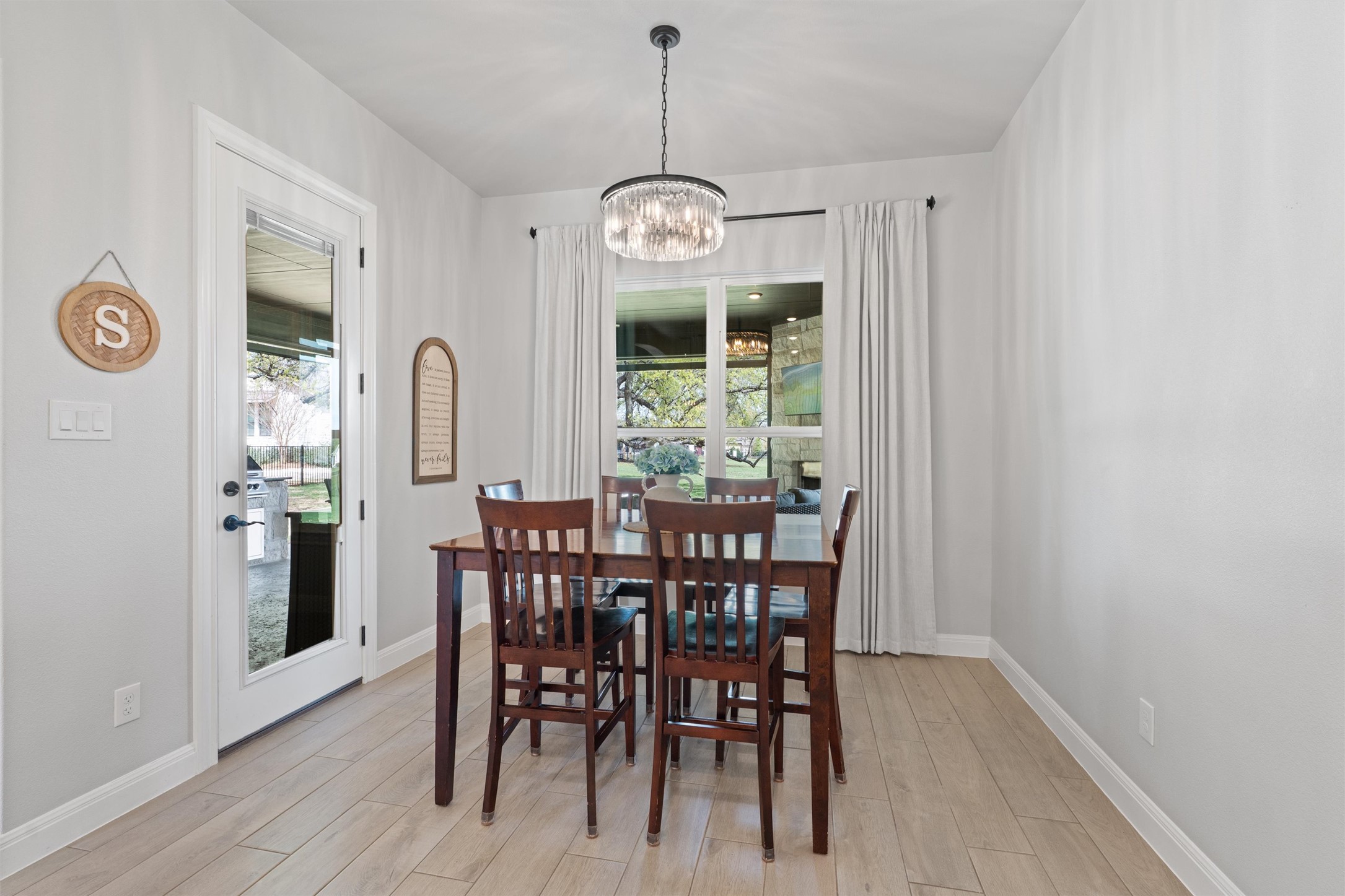210 Miranda Way Georgetown, TX 78633 - Photo 15 of 40 A secondary dining area is found adjacent to the kitchen.