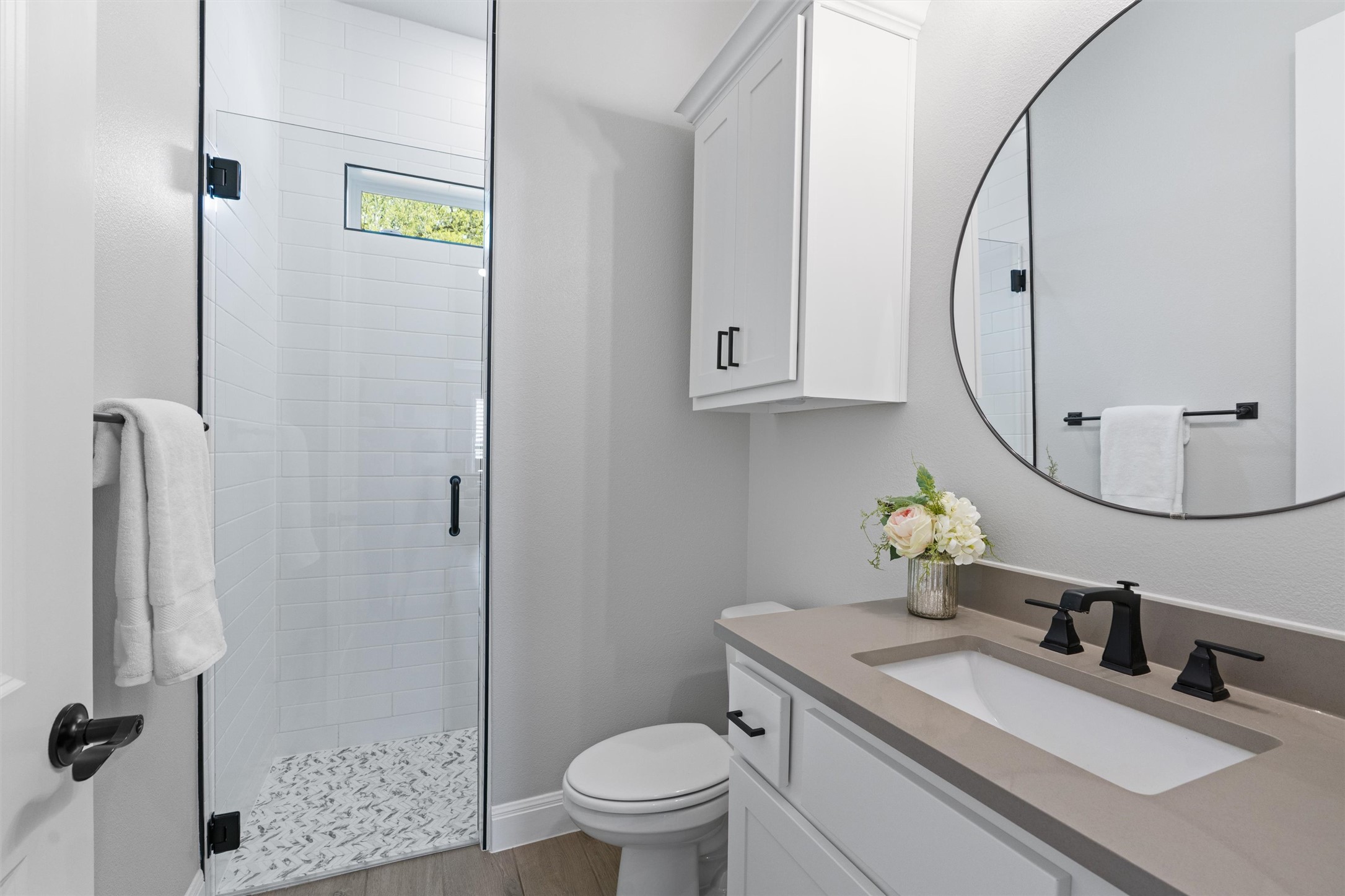 210 Miranda Way Georgetown, TX 78633 - Photo 21 of 40 Bathroom 2 - Equipped with a beautiful walk-in shower.