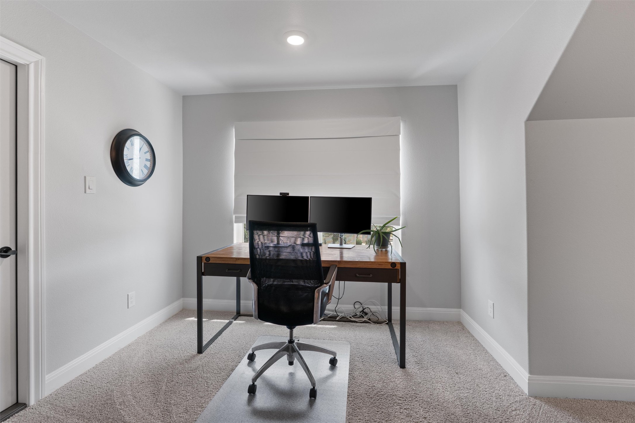210 Miranda Way Georgetown, TX 78633 - Photo 27 of 40 A sizable nook is perfect for a second office, homework space, or craft corner.
