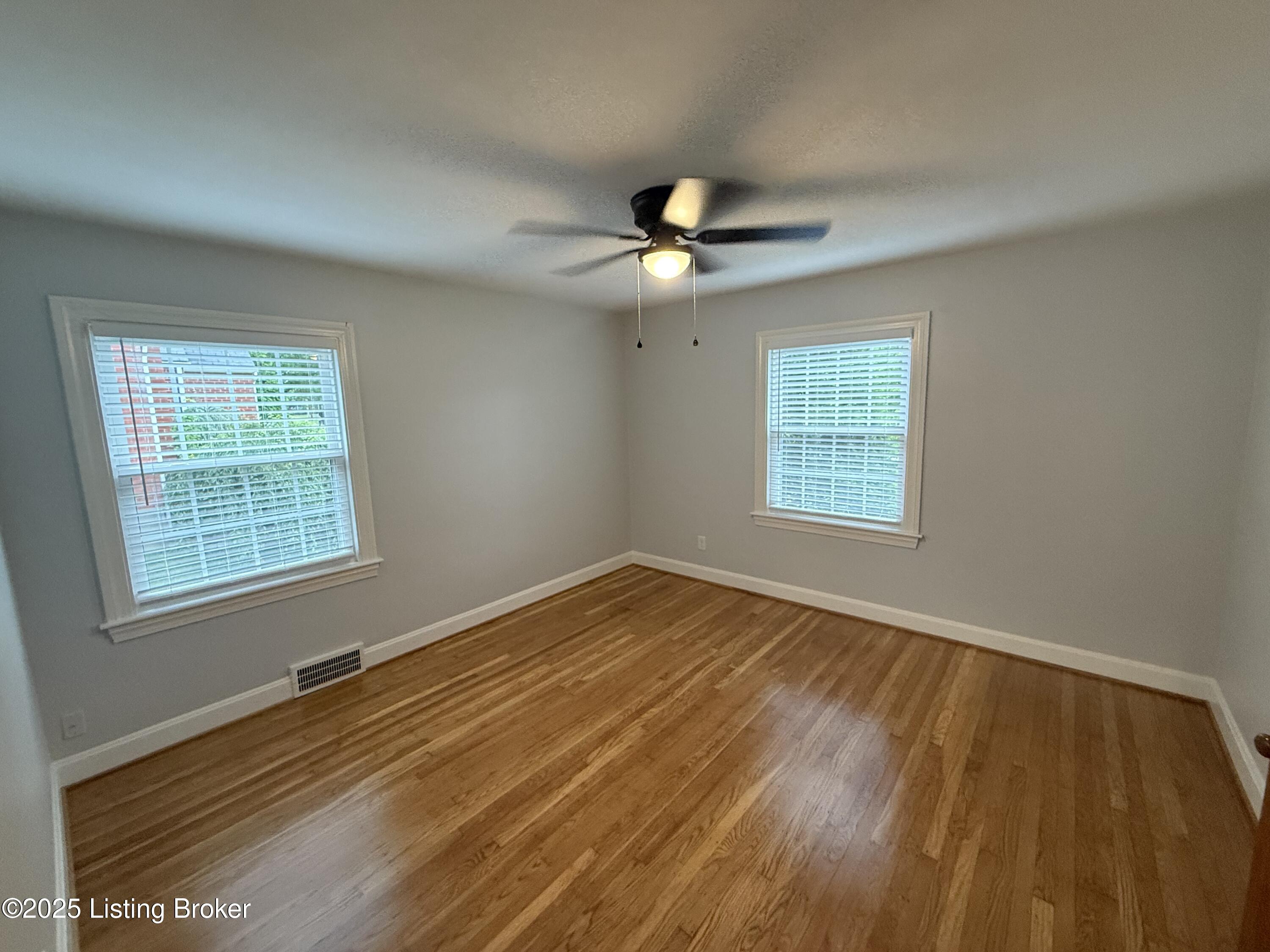 230 Tyne Road Louisville, KY 40207 - Photo 2 of 14 IMG_4912