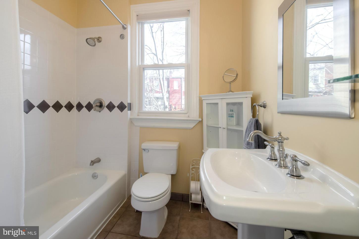 1931 Lincoln Road Northeast Washington, DC 20002 - Photo 13 of 19 Bath