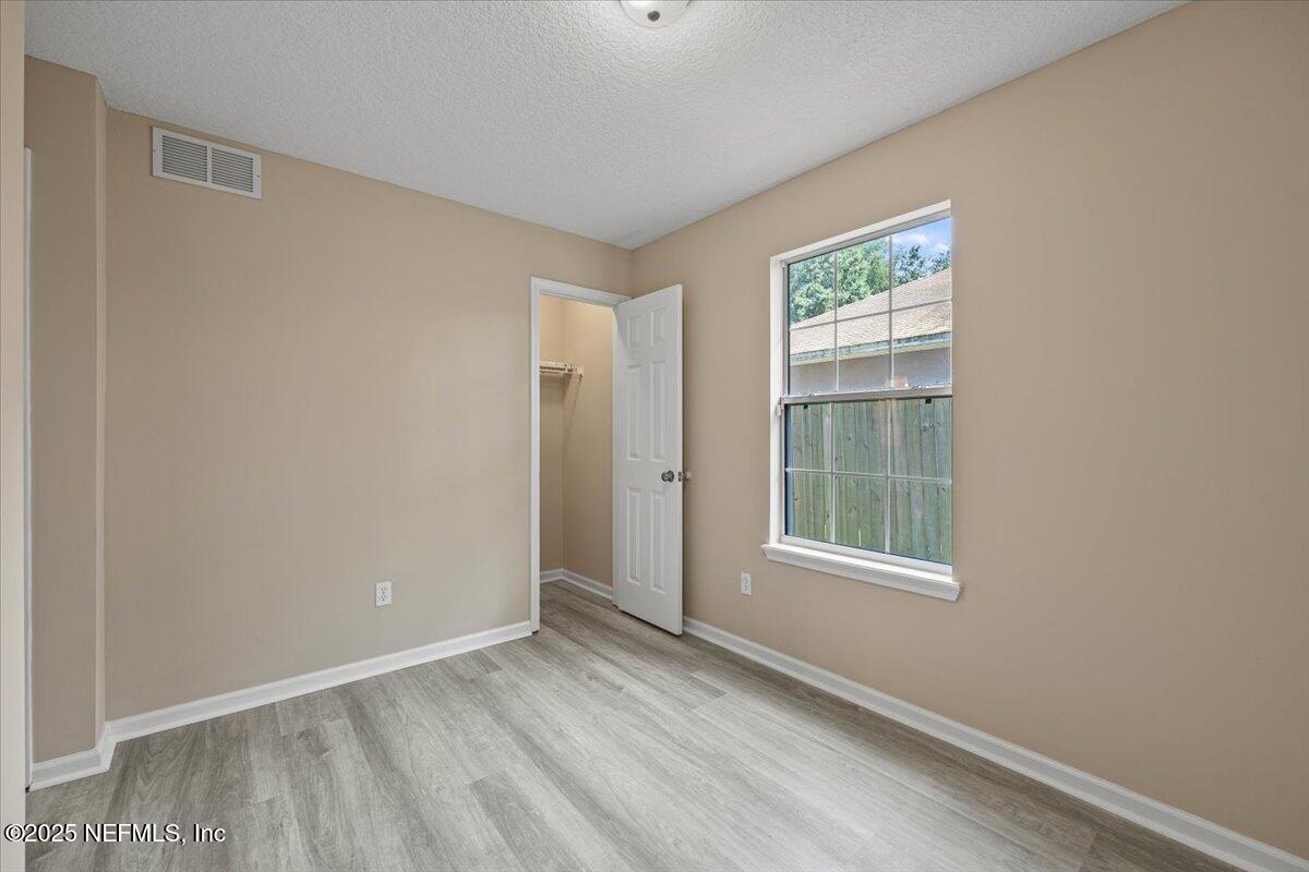 4527 Clairmont Road Jacksonville, FL 32207 - Photo 20 of 31 an empty room with windows