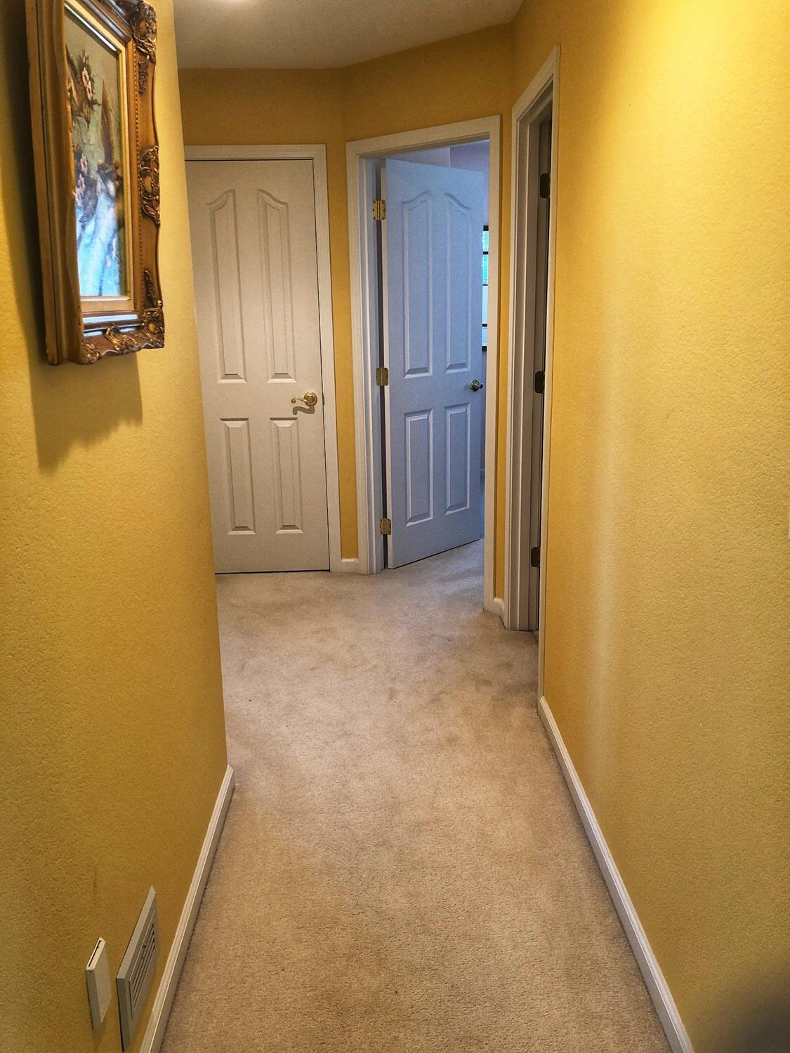 5915 Springcrest Way Klamath Falls, OR 97603 - Photo 13 of 24 Upstairs hallway