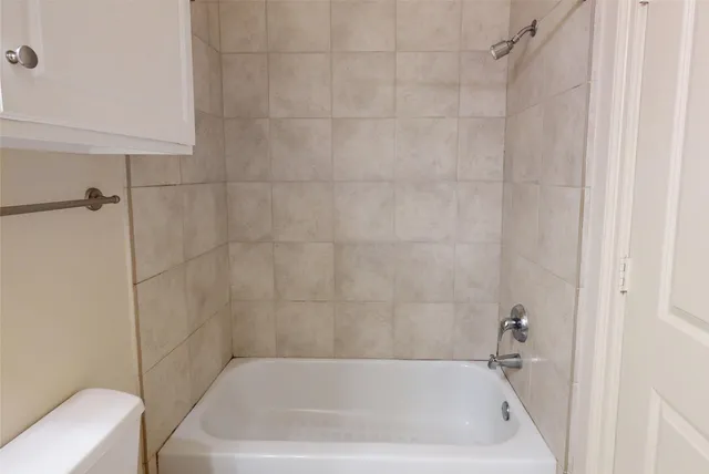 $2,800 | 5914 Center Street, Houston, TX 77007